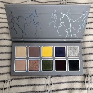 Kylie Cosmetics Makeup - Kylie Costmetics eye of the storm palette Kylie Cosmetics Makeup - Kylie Costmetics eye of the storm palette